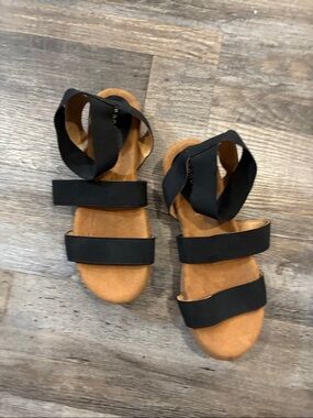 BAMBOO Black Strappy Elastic Sandals Size 6.5 Comfy